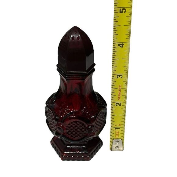 Avon Vintage 1876 Cape Cod Collection Ruby Red Glass Salt Shaker - Picture 5 of 6